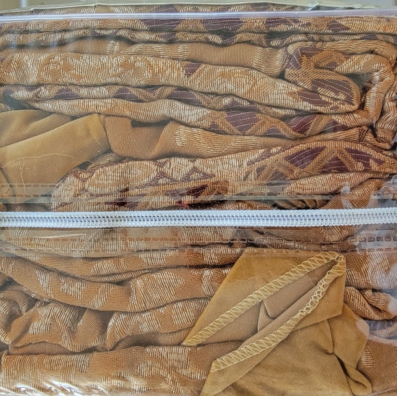 Curtain - Picture 5 of 7